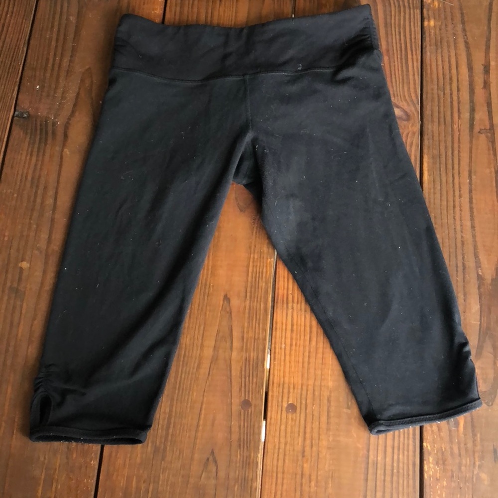Lululemon short crop leggings 8